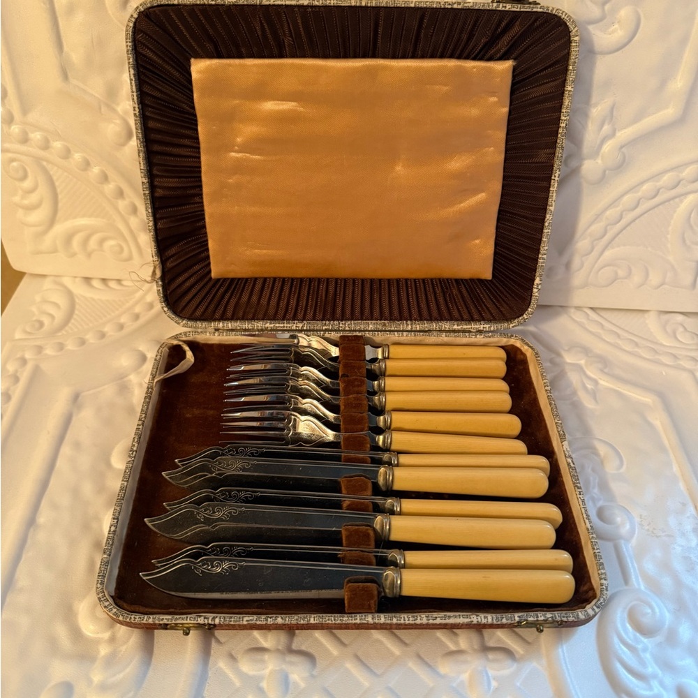 Vintage Cutlery Set Fish Knives & Forks Bakelite Handles Thanksgiving Table